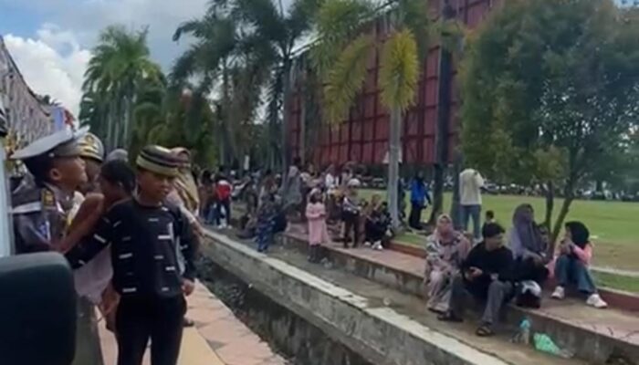 Orang Tua Murid Kecewa, Bupati Mamuju Absen di Karnaval Hardiknas