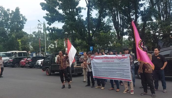 Peduli Kabupaten Lahat, Komunitas Gelar Aksi di Depan Gedung DPRD