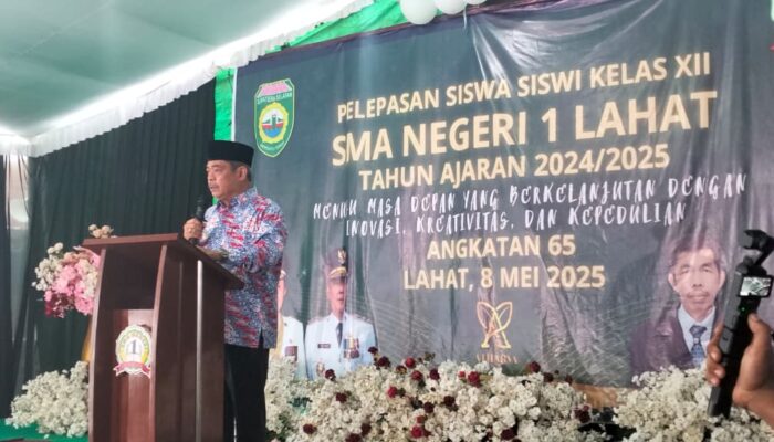 Bupati Bursah Zarnubi Hadiri Pelepasan Siswa Angkatan 65 SMAN 1 Lahat, Kenang Masa Sekolah dan Beri Motivasi