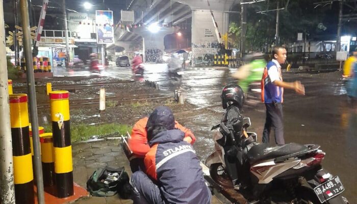 Palang Pintu Kereta Lempuyangan Patah Ditabrak Mobil, Pengemudinya Sempat Kabur