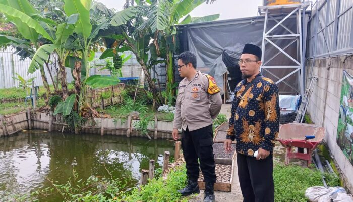 Bripka Agung Tinjau Budidaya Ikan Patin dan Pekarangan Sayur di Tropodo, Dukung Ketahanan Pangan Bergizi