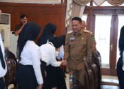 Tekankan Etika Birokrasi, Wali Kota Malang Serahkan 50 SK CPNS