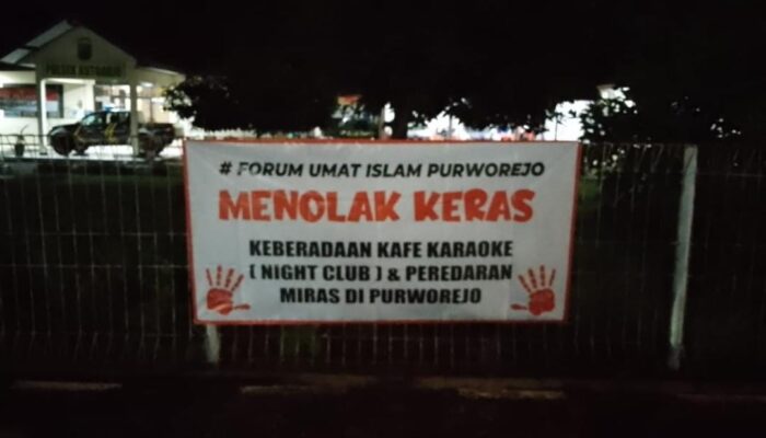 Spanduk Tolak Miras dan Kafe Karaoke Bertebaran di Kutoarjo
