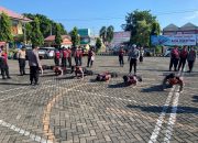 Propam Polres Situbondo Gelar Sidak Usai Apel, Anggota Berambut Panjang Kena Push-up