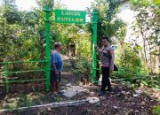 Wujud Polisi Cinta Petani Bhabinkamtibmas Polsek Tulangan Dampingi Perawatan Pekarangan Warga