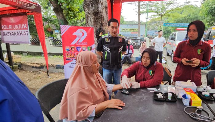 Ramaikan CFD Kraksaan, Polres Probolinggo Hadirkan Layanan Kesehatan Gratis dan Pasar Murah