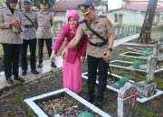 Kapolres Lahat dan Bhayangkari Gelar Ziarah Khidmat di TMP Puspa Bhakti