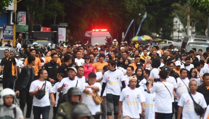 Ratusan Peserta Uklam Tahes Susuri Kampung Heritage Sambut Hari Bhayangkara ke-79