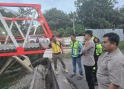 Jembatan Ambruk di Lahat, Kapolres Langsung Tinjau Lokasi, Evakuasi Terhambat