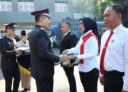 Tepat Di Upacara Hari Lahirnya Pancasila, Kapolresta Malang Kota Beri Penghargaan 24 Anggota Dan 2 Warga