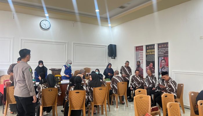 Polres Lahat Gelar Pengobatan Gratis, Wujud Kepedulian kepada Purnawirawan dan Pengemudi Online