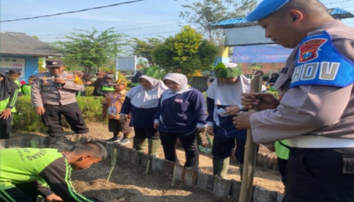 Tanam Sayur, Tanam Kesadaran, Polisi Ajak Siswa SD Jadi Pelopor Ketahanan Pangan Sejak Dini