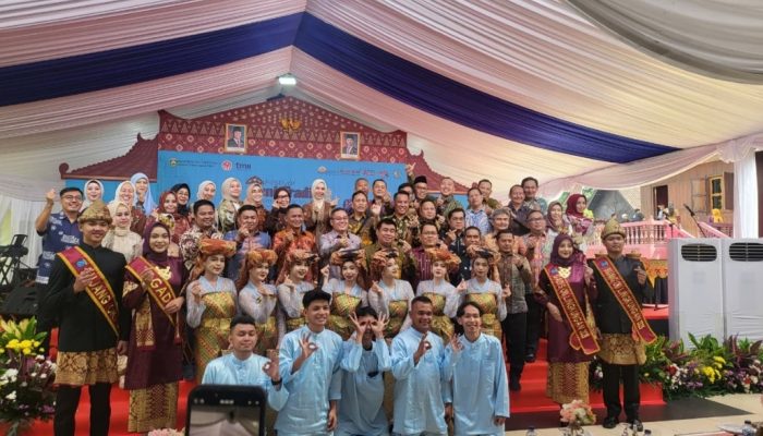 Krisis Keuangan Mendera, Pejabat OKI Malah Asyik Hadiri Festival Tari di TMII