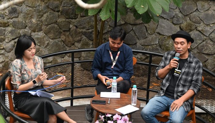 Selami Cerpen Lebih Dalam di Omah Petroek