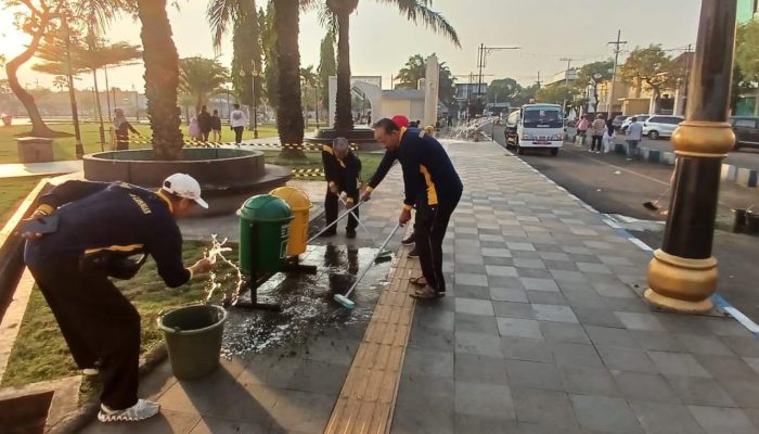 DLHKP Kota Pasuruan Gelar ‘Jumat Bersih’, Ajak Warga Wujudkan Alun-Alun Bebas Bau dan Sampah