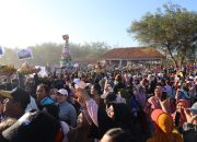 Ribuan Orang Berebut Tumpeng di Panti Dewaruci Purworejo