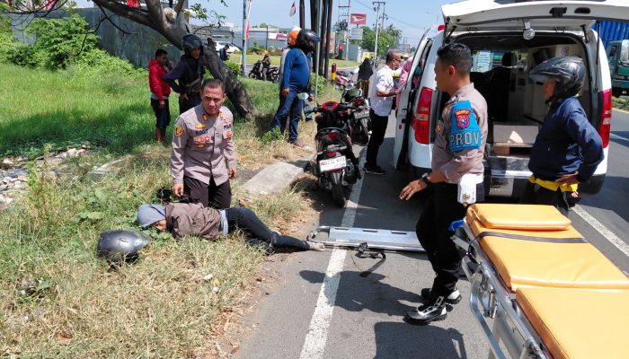 Kapolsek Taman Tunjukkan Aksi Heroik Saat Tangani Kecelakaan Keluarga di Trosobo