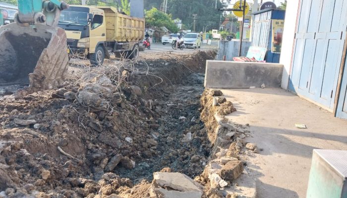 Pipa PDAM Terputus Diseruduk Alat Berat, Warga Mamuju Krisis Air Bersih