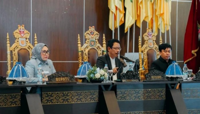 Bupati Sutinah Serahkan APBD-P 2025, Desak DPRD Mamuju Segera Bahas Demi Rakyat