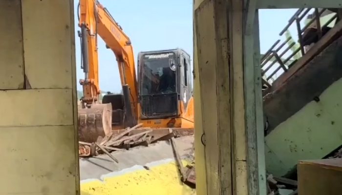 Sejumlah Bangunan Liar Warung ‘Esek-Esek’ di Ponorogo Dibongkar