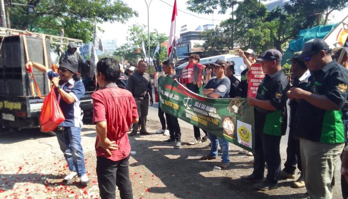 Aliansi JARAKK Gelar Aksi Damai di Kejari Pasuruan, Singgung Kinerja Hingga Transparansi Skandal Plaza Bangil