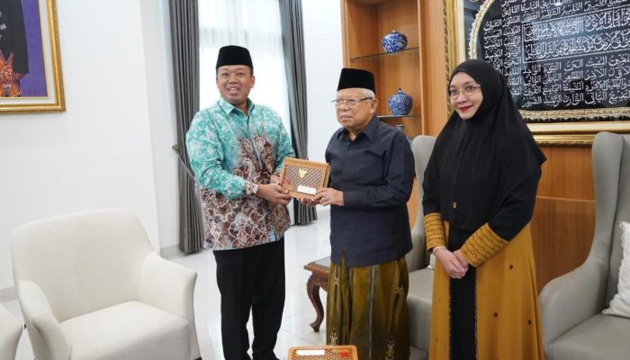 Menteri Nusron Wahid Wakili Presiden Prabowo, Antar Undangan HUT ke-80 RI untuk Wapres ke-13 K.H. Ma’ruf Amin