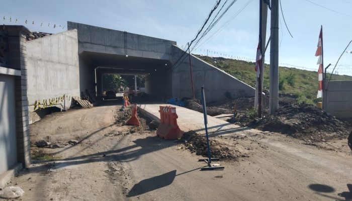 Material Berserakan dan Jalan Rusak, Proyek Paiton Disinyalir Ditinggal Kabur