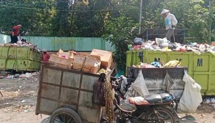 Tumpukan Sampah di TPS Pucang Gading, DLH Demak Diminta Cari Solusi