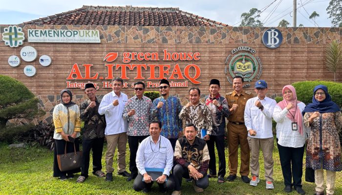 Kemenko PM Dorong Pengembangan Koperasi Pondok Pesantren Al-Ittifaq Bandung