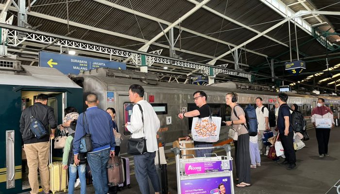 Wisatawan Asing Senang Gunakan Transportasi Umum Kereta Api