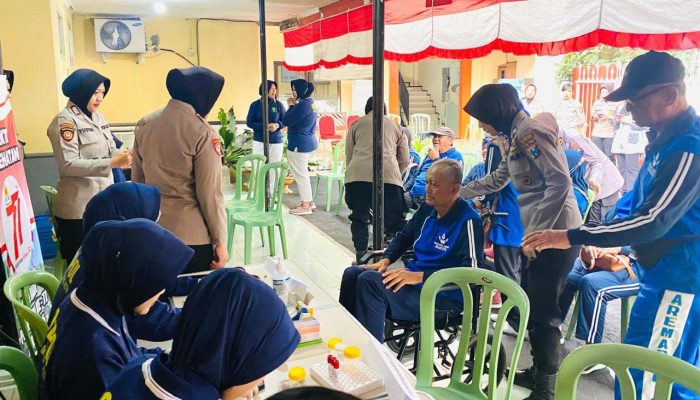 Srikandi Bhayangkara Makota Tebar Kepedulian, Bakkes Lansia Warnai Hari Jadi Polwan