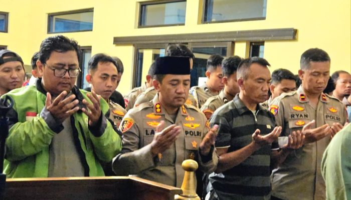 Solidaritas Driver Ojol Probolinggo, Doa Bersama & Lilin Duka untuk Affan Kurniawan