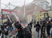 Aksi Massa di Kota Magelang, Polisi Tembakkan Gas Air Mata