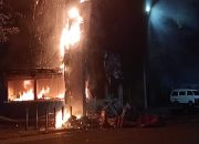 Ribuan Driver Ojol & Massa Kepung Polresta Malang, 4 Pos Polisi Dibakar Hingga Dini Hari