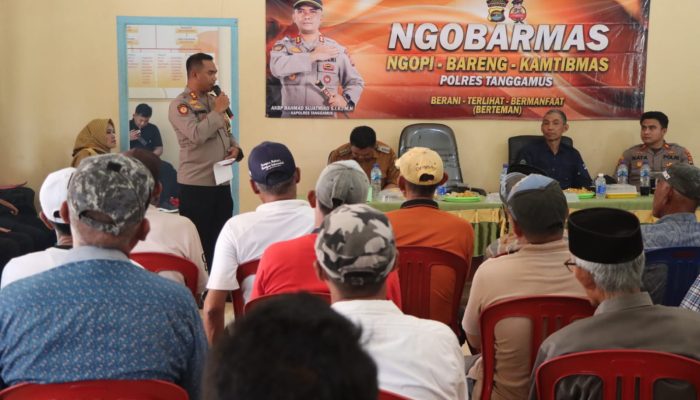 Hangatnya Ngobarmas Kapolres Tanggamus di Pulau Tabuan, Bhakti Sosial hingga Kibarkan Merah Putih