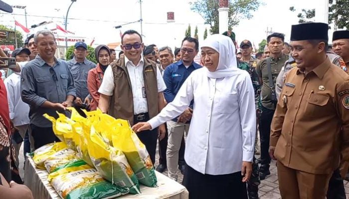 Gubernur Khofifah Tinjau Pasar Murah di Pasuruan, Pastikan Stok Pangan Aman dan Merata
