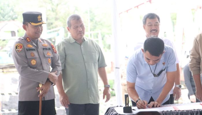 Kapolres Lahat Hadiri Penandatanganan Kesepakatan Pembangunan Kembali Jembatan Air Lawai B