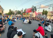 Kapolres Duduk Bareng Mahasiswa PMII dan GMNI, Gelar Tahlil untuk Almarhum Affan di Depan Mapolres Situbondo