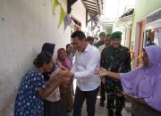 Bupati Subandi Serahkan Kunci Dua Rumah Hasil Rehab RTLH