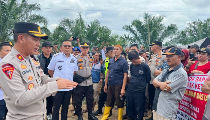 Bentang Spanduk & Orasi, Warga Lahat Desak Pemerintah Selesaikan Konflik Lahan