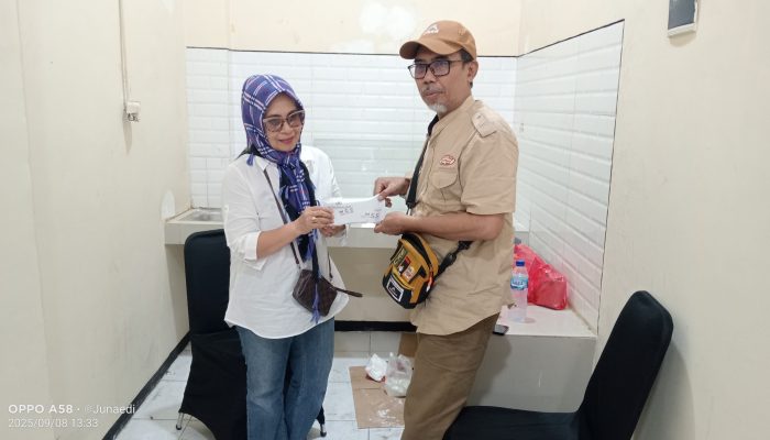 Tersentuh Kisah Kantin Dijarah Saat Demo, MCC Malang Serahkan Bantuan Rp10 Juta