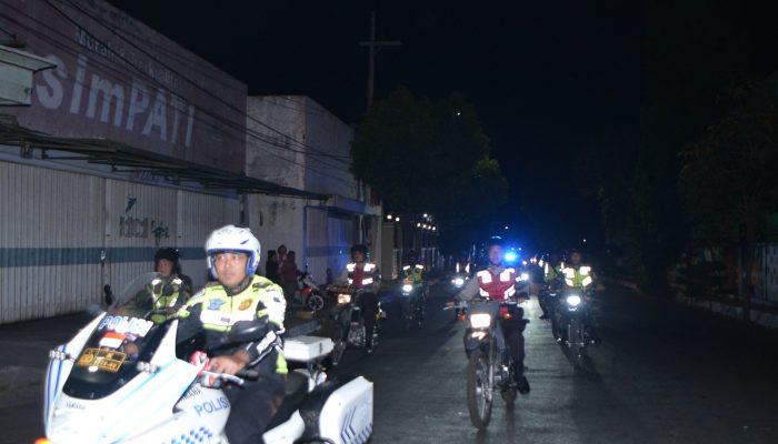 Polres Situbondo, TNI, dan Satpol PP Gelar Patroli Skala Besar Demi Situbondo Aman & Kondusif
