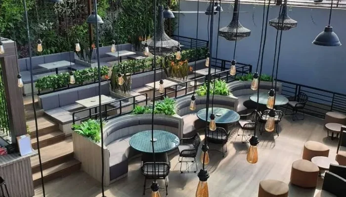 7 Cafe 24 Jam Surabaya Terbaik: Nongkrong Asik Sampai Pagi!