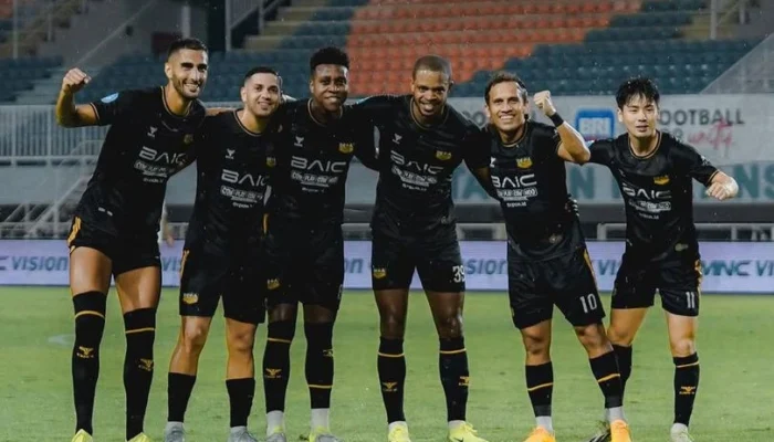 Jadwal Pertandingan Bola Malam Ini & Prediksi Lengkap 21–22 November 2025