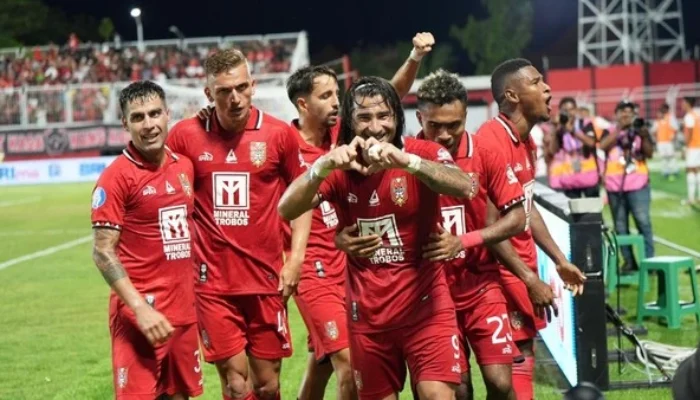 Jadwal Bola Malam Ini & Prediksi Skor 23–24 November 2025: Laga Lengkap dari Semua Liga