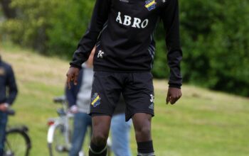 Alexander Isak dalam sesi latihan, menjadi sorotan rumor transfer Liverpool