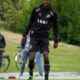 Alexander Isak dalam sesi latihan, menjadi sorotan rumor transfer Liverpool