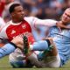 Duel Gabriel dan Erling Haaland pada laga Arsenal vs Manchester City