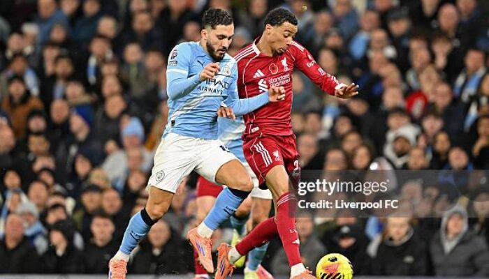 Rayan Cherki Tertangkap Pakai Jersey Liverpool di Bangku Cadangan, Kontroversi Quarterfinal Piala FA