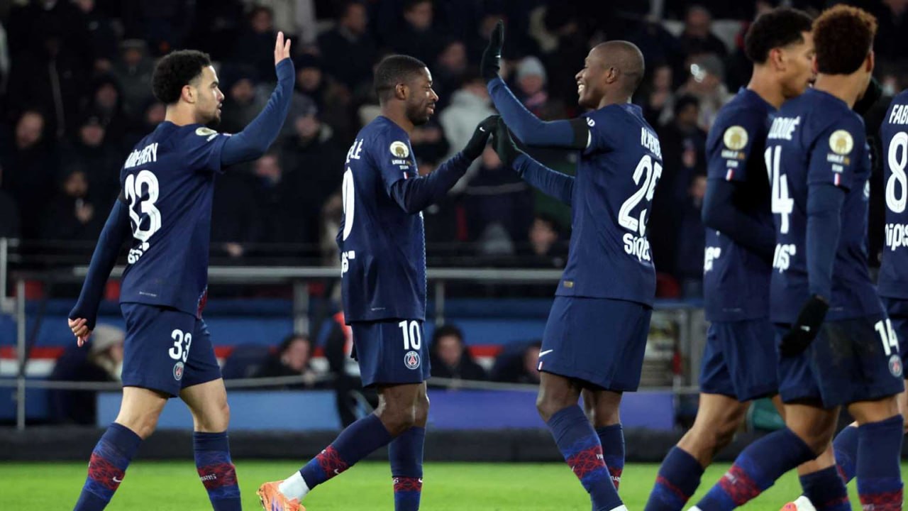 Liverpool vs PSG dan euforia pemain PSG saat merayakan momen penting pertandingan.